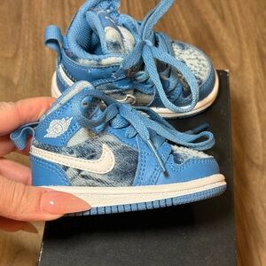 Jordan 1 Infant Blue and White (Denim) Sneakers